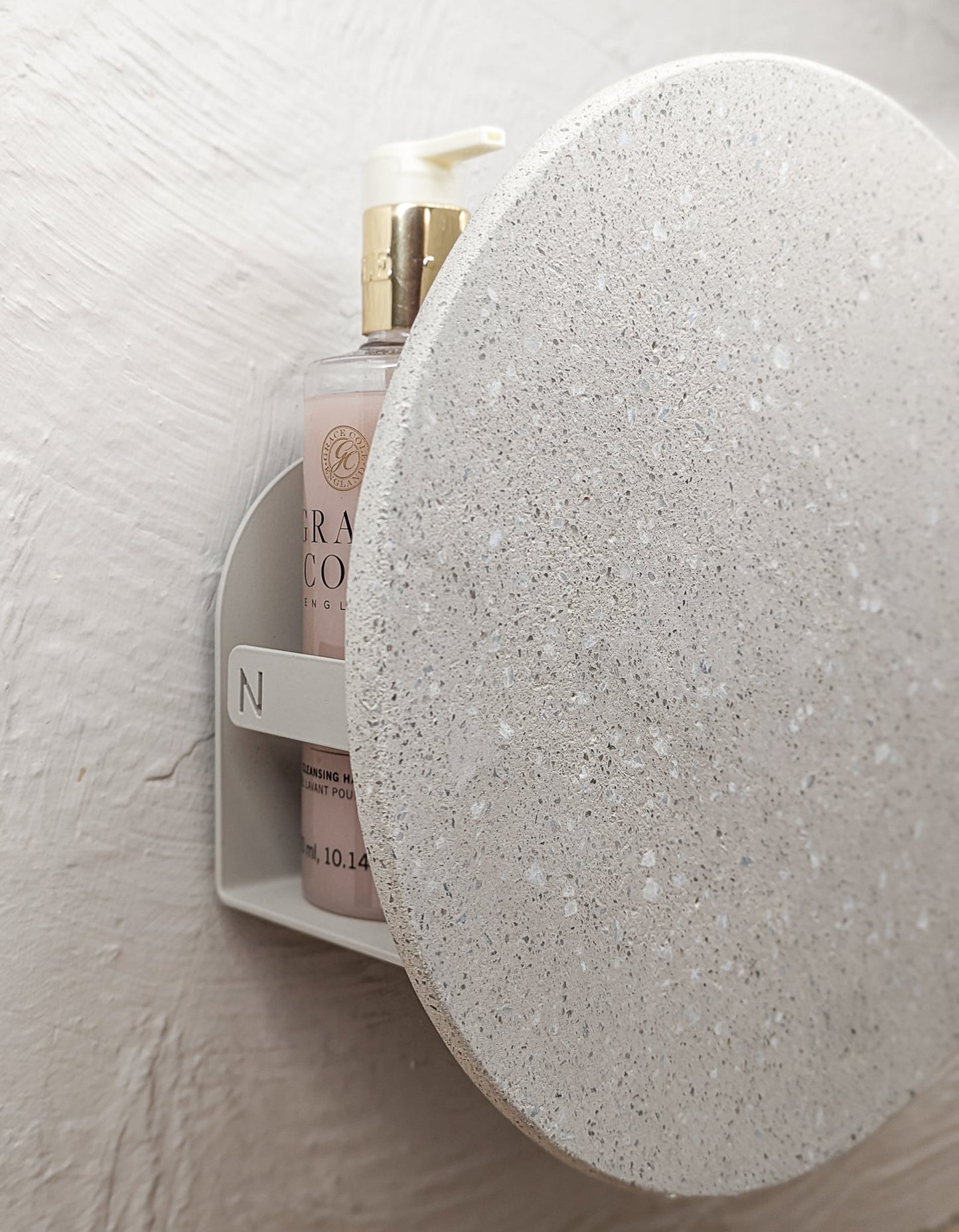 MOON-hylly NAKA x DEKOFLOOR TERRAZZO tilaustuote (HUOM! Toimitusaika 4 viikkoa)